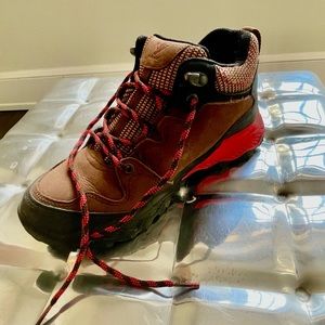 Vionic orthopedic Hiking Boots - Like New